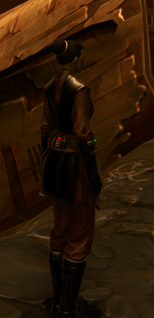 Headstrong Apprentice Armor Set player-view from Star Wars: The Old Republic.