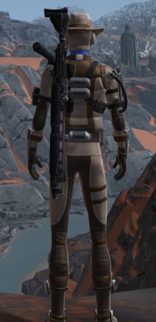 Star Forager Armor Set player-view from Star Wars: The Old Republic.